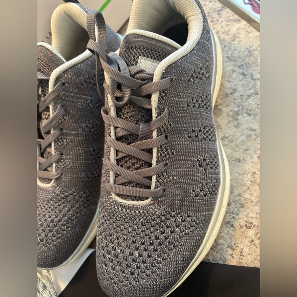 Lululemon Athletic propulsion labs shoes - Picture 3 of 7